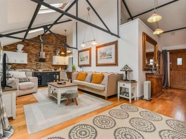 Property for sale in Aldingbourne, Clapham