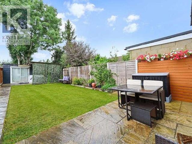 Property for sale in Worcester Park, Greater London