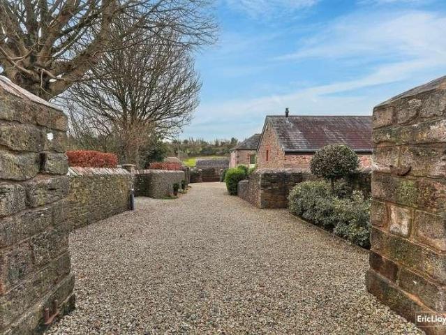 Property for sale in Broadsands