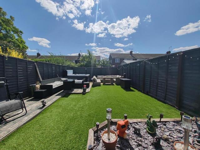 Property for sale in Frogmore, Hart