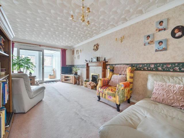 Property for sale in Saxon Fields, Barton Stacey