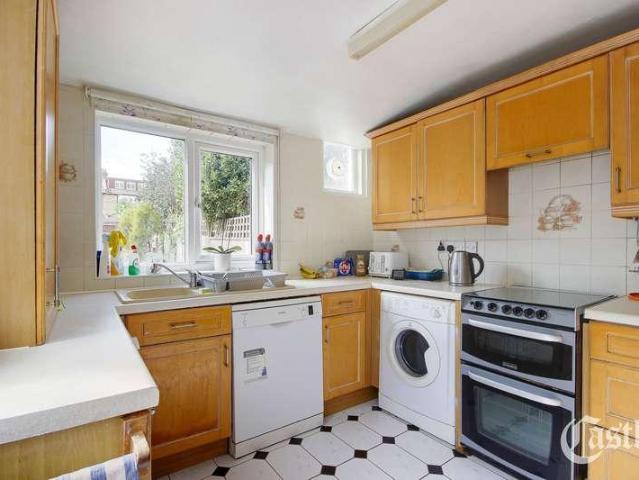Property for sale in Palmers Green, Greater London