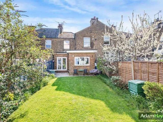 Flat for sale in Finchley, Greater London