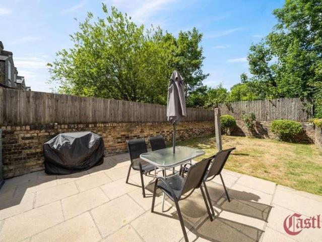 Property for sale in Stroud Green, Greater London