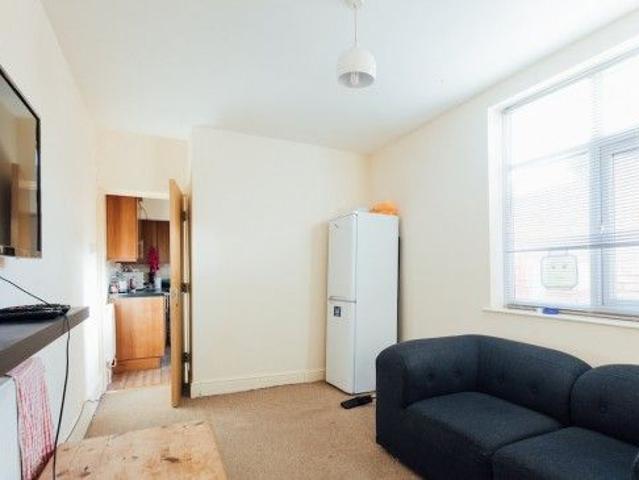Room for rent in Elmfield, Leicestershire