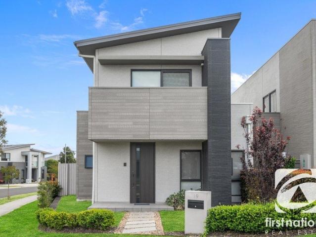 Townhouse for rent in Gledswood Hills, Sydney