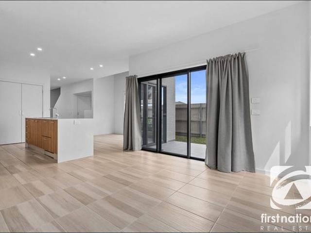 Townhouse for rent in Gledswood Hills, Sydney