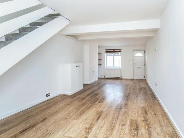 House for rent in London Borough of Croydon, Waddon