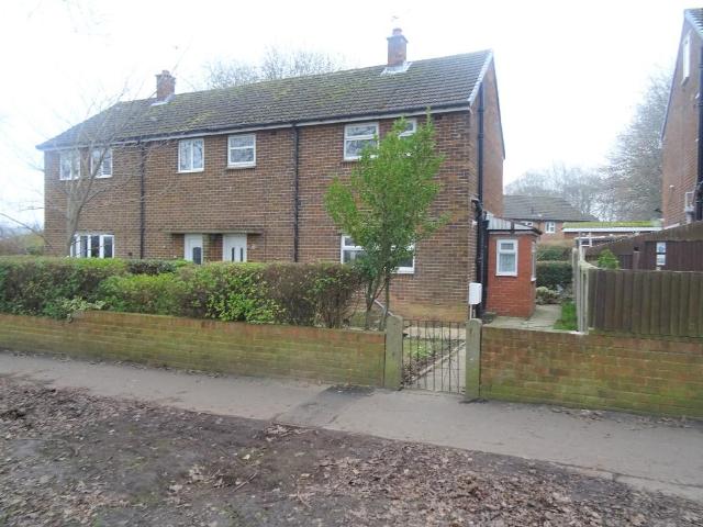 Semi Detached House for rent in Wakefield, Pledwick