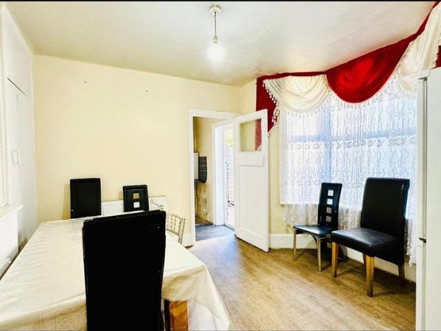 House for rent in Gants Hill, Greater London
