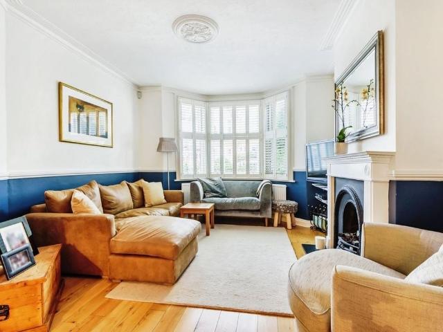 House for rent in Earlsfield, Greater London
