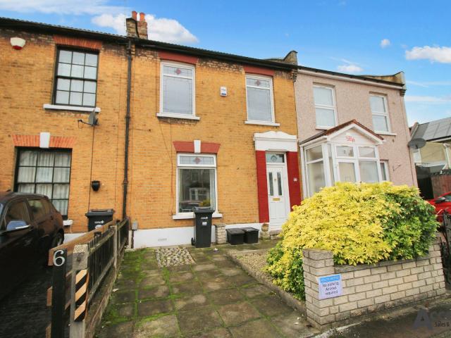 House for rent in Seven Kings, Greater London