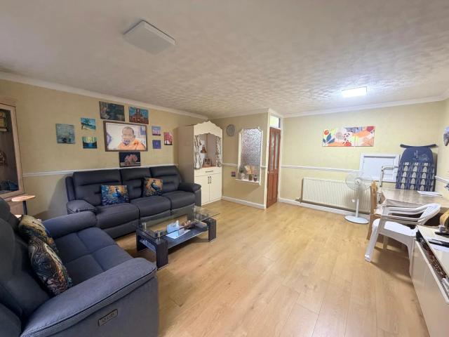 House for rent in Carpenders Park, Three Rivers