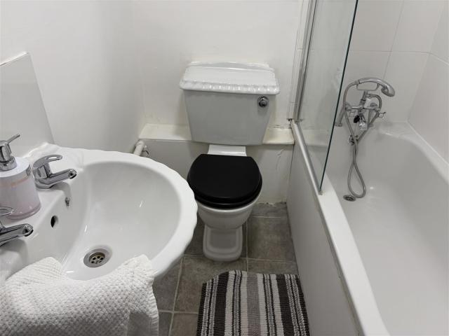 House for rent in Caldermill, East Midlands