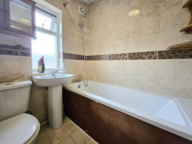 House for rent in Spring Park, Luton