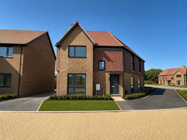House for rent in Littlecote, West Sussex