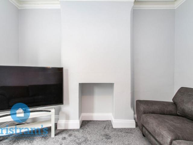 Room for rent in Compton Acres, Barton In Fabis