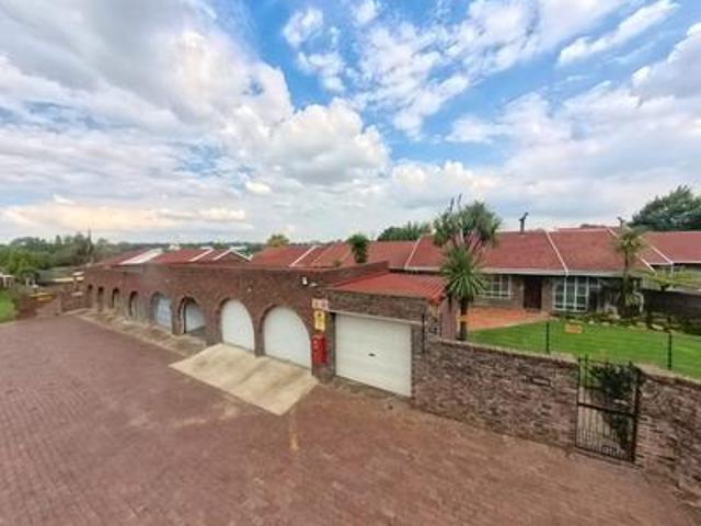 Townhouse for sale in Ekurhuleni, Gauteng