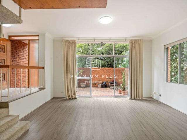 Townhouse for rent in Lower North Shore, Sydney