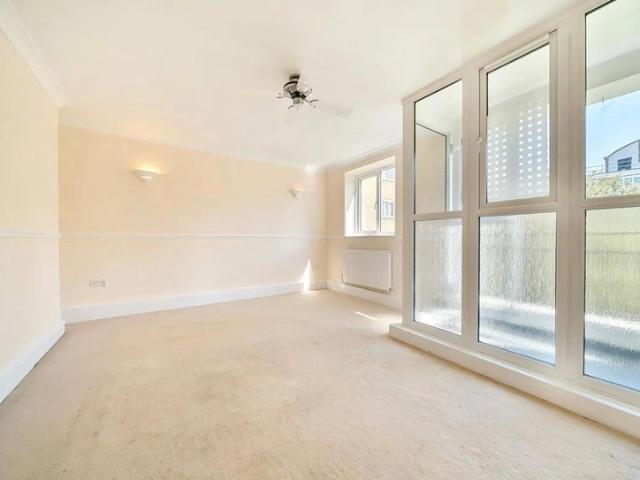 Apartment for rent in Roehampton, Greater London