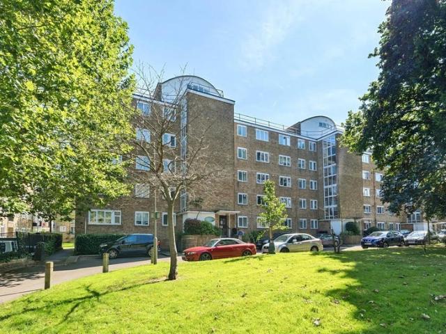Apartment for rent in Roehampton, Greater London