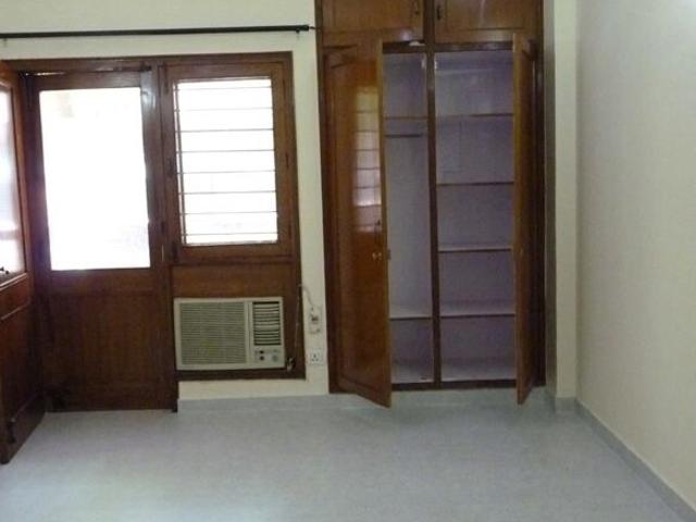 Property for rent in Deri