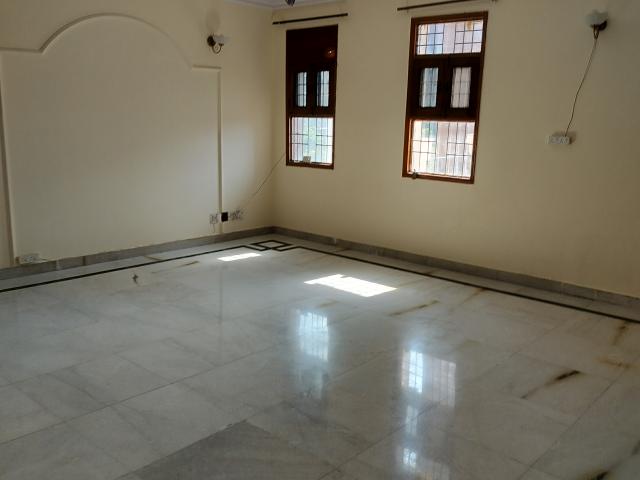 Flat for rent in Deri