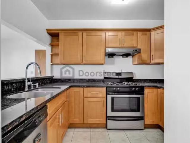 Condo for rent in Oakland