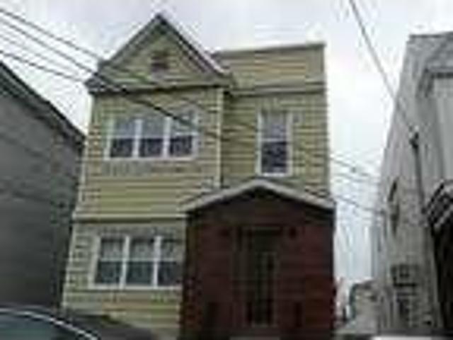 House for rent in Bayonne