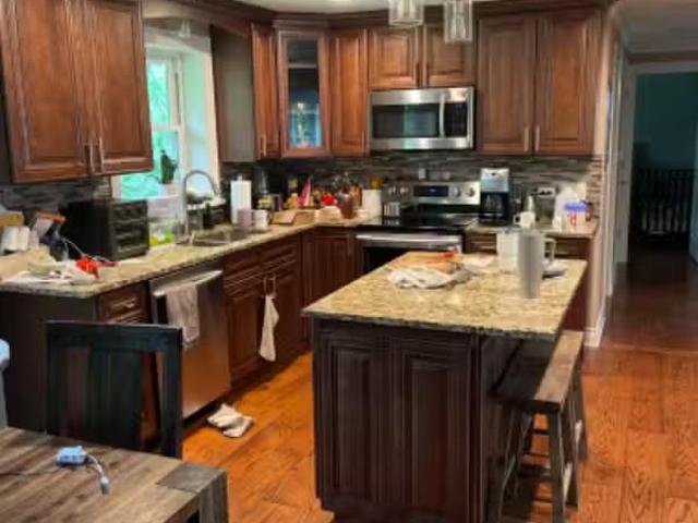 Condo for rent in Bedford Park