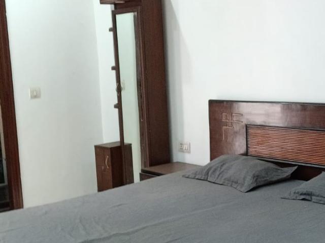 Property for rent in Deri