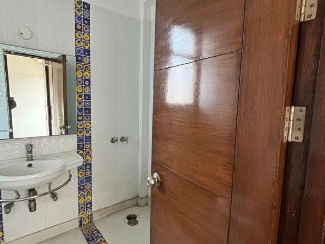 Property for rent in Deri
