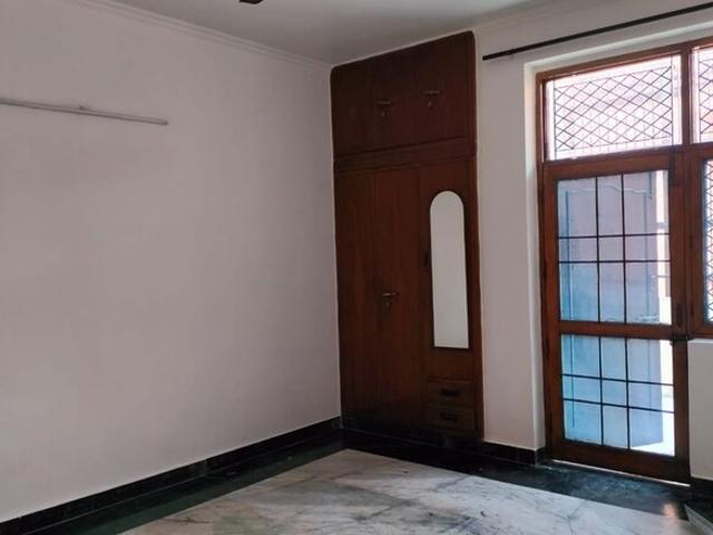 Property for rent in Deri