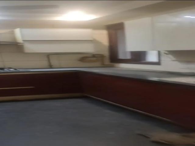 Property for rent in Deri