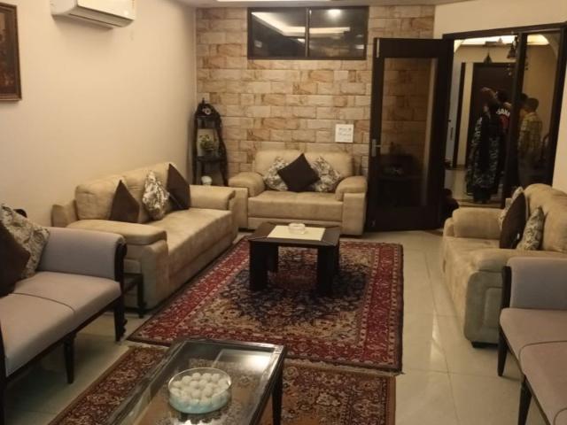 Property for rent in Deri