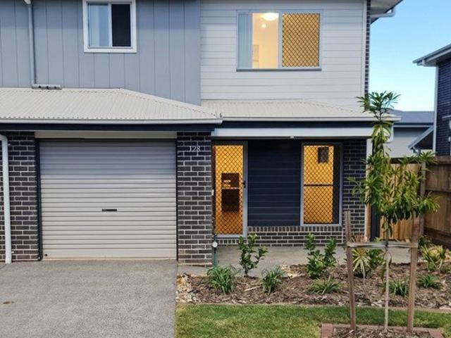 Townhouse for rent in Toombul, Queensland