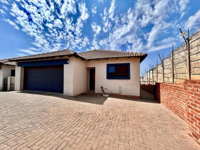 Apartment for sale in Akasia, Gauteng