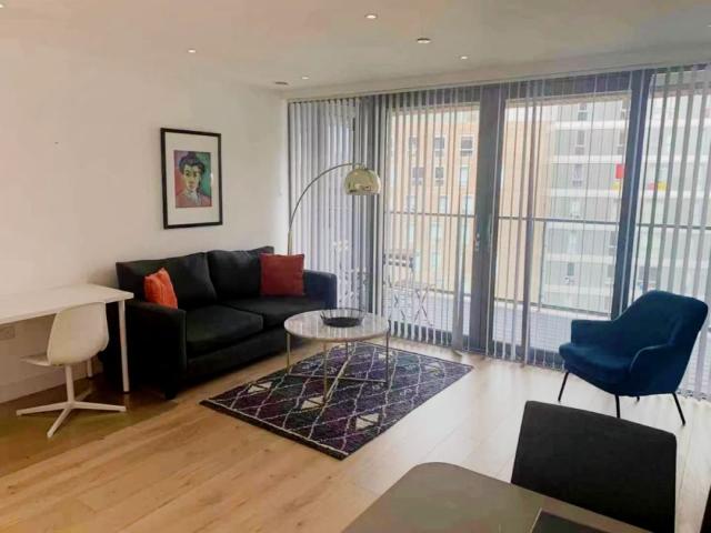 Apartment for rent in Poplar Grove, Greater London