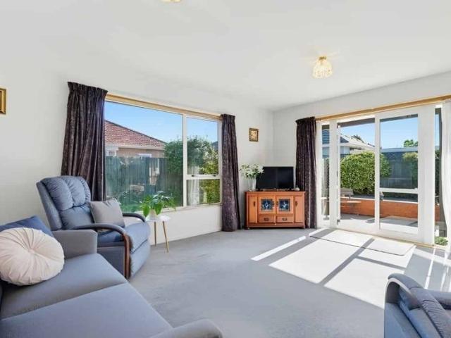 House for rent in Chaslands, Canterbury