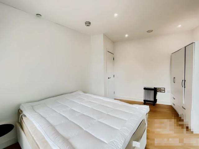 Room for rent in Vauxhall, Greater London