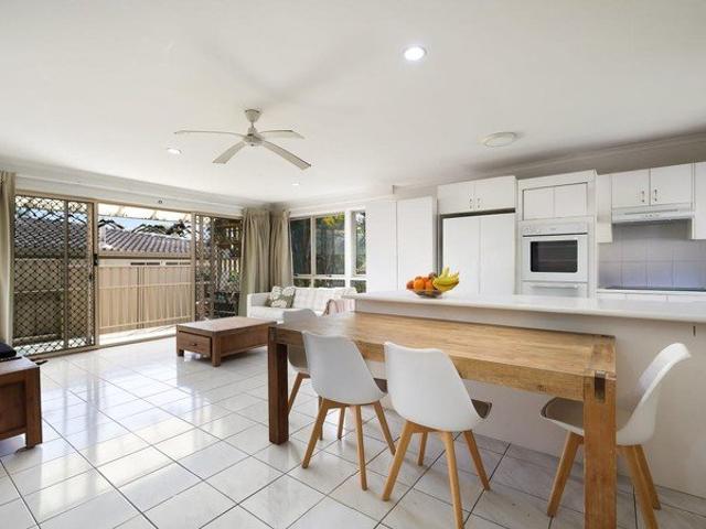 Townhouse for rent in Mermaid Beach, Gold Coast City