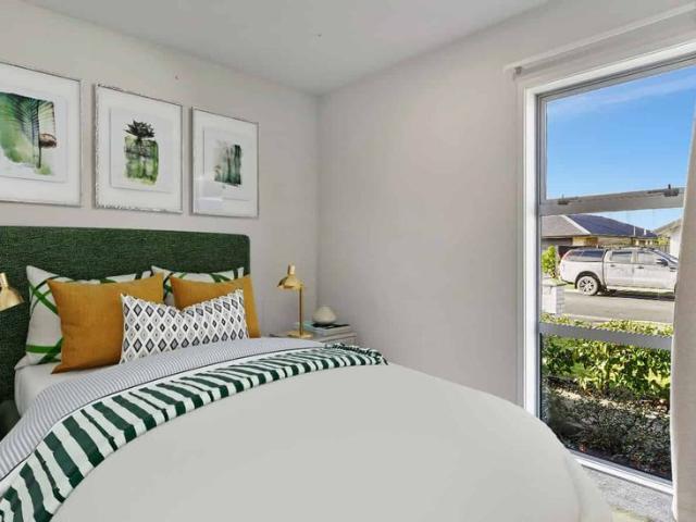 Townhouse for rent in Chaslands, Canterbury