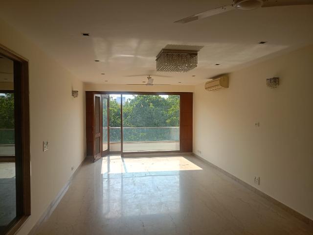 Property for rent in Deri