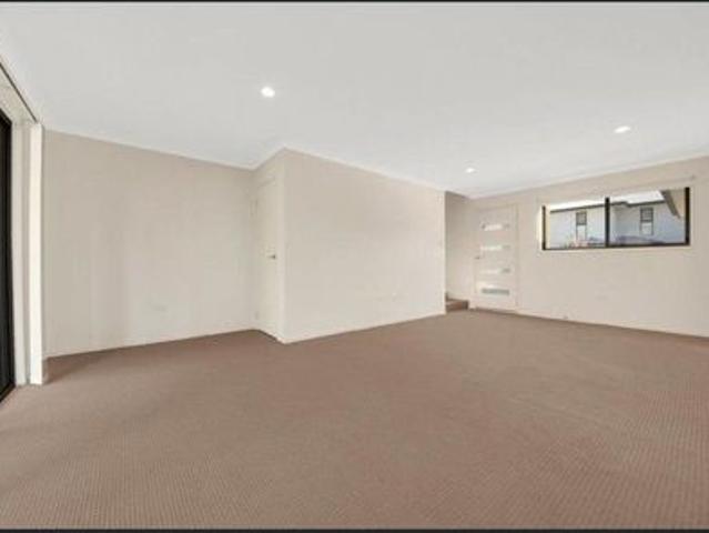 Townhouse for rent in Calliope, Queensland