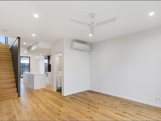 Townhouse for rent in Polaris 3083, Melbourne