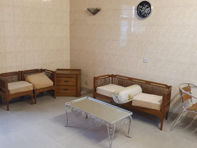 Property for rent in Deri