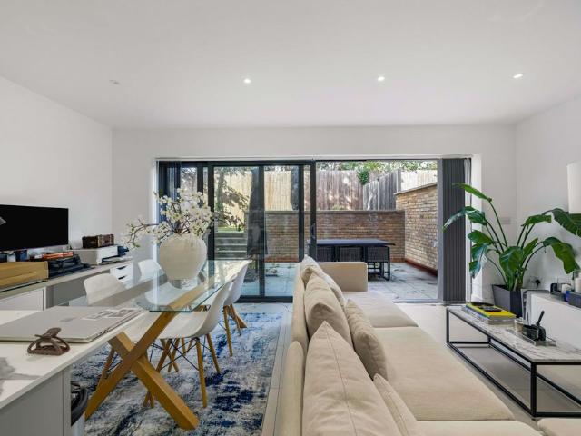Apartment for rent in Blackheath Royal Standard, Greater London
