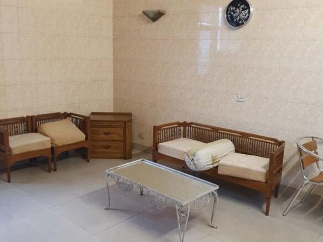 Property for rent in Deri