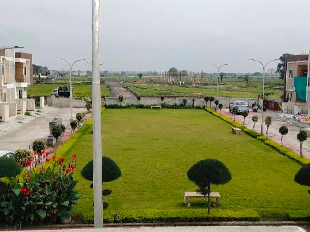 House for sale in Madya