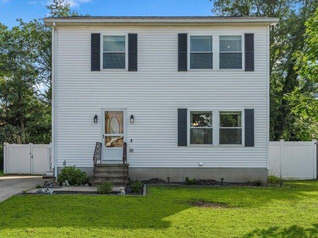 House for sale in Acushnet, Bristol County